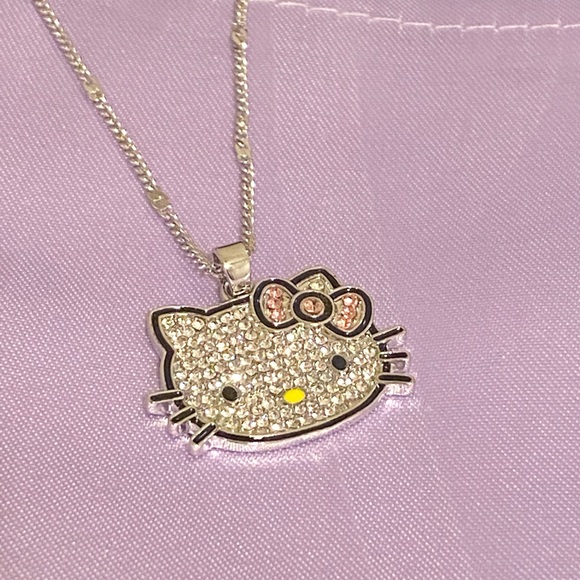 LAST ONE!! Luxury Hello Kitty necklace - Picture 5 of 13